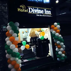 Hotel Divine **